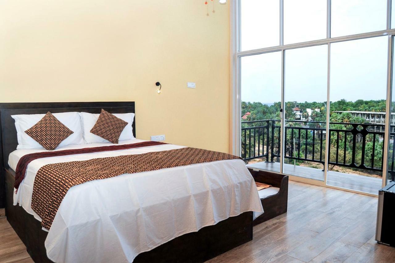 Woodycrest Hotel Тринкомале Екстериор снимка